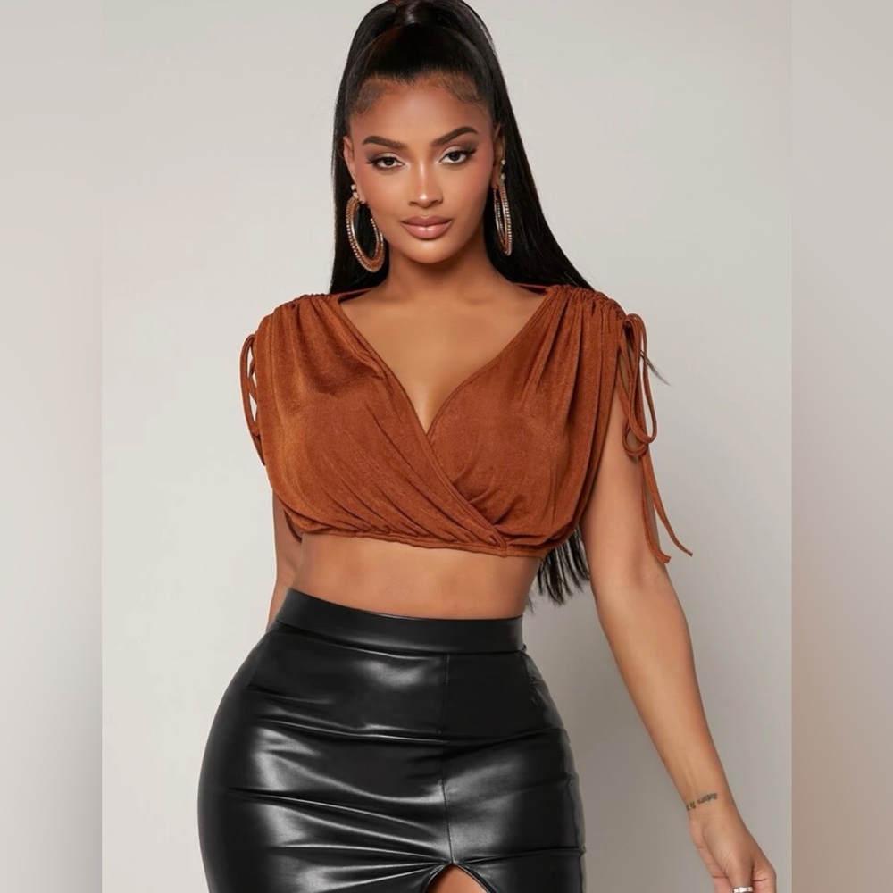 NWT Drawstring Sleeve Top - Picture 2 of 12